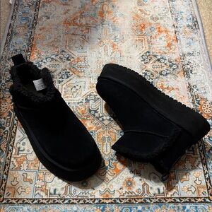 Koolaburra by UGG Black Ankle Boots